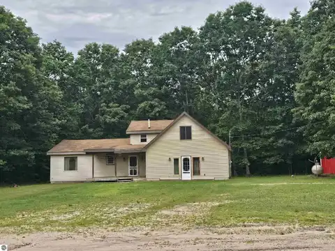 3815 N 3 1/2 Road, Mesick, MI 49668