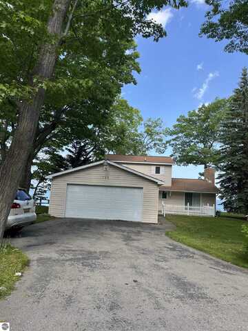 725 S Crescent Avenue, Au Gres, MI 48703