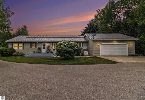 5505 Indian Trail, Frankfort, MI 49635