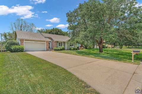 6639 SW Scathelock RD, Topeka, KS 66614