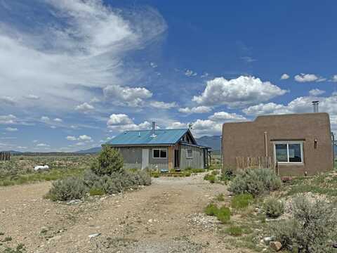 620 Tune Drive, Arroyo Hondo, NM 87513