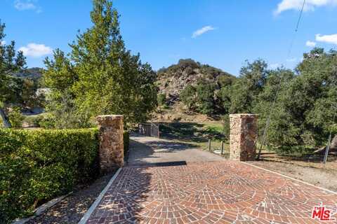 622 E Carlisle Rd, Thousand Oaks, CA 91360