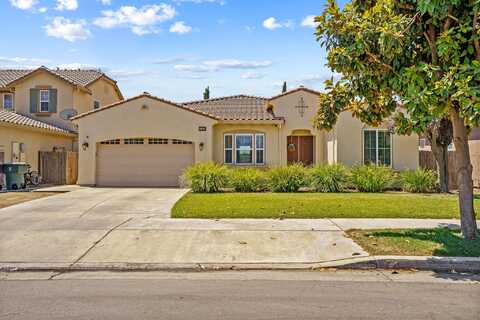 2403 W Robin Avenue, Visalia, CA 93291