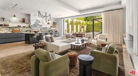 324 S Medio Dr, Los Angeles, CA 90049
