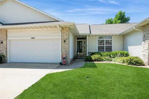 1641 Greens Way Ct, Cedar Rapids, IA 52402