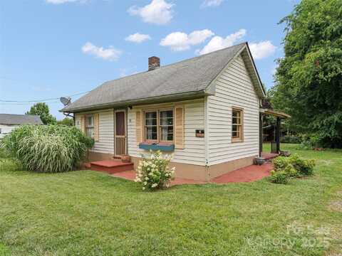 51 Riverbend Street, Waynesville, NC 28786