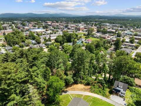 Summit Circle unit: 16, Hendersonville, NC 28739