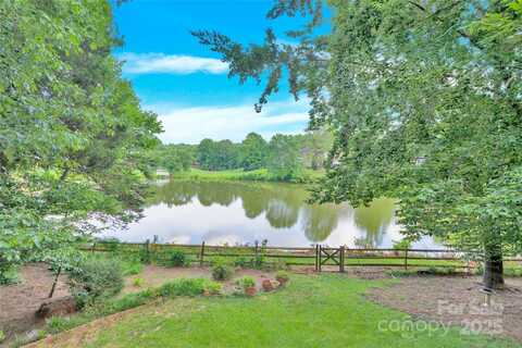 5015 Foxbriar Trail, Charlotte, NC 28269