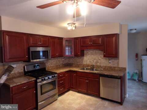 9 LOBELIA AVENUE, BROWNS MILLS, NJ 08015