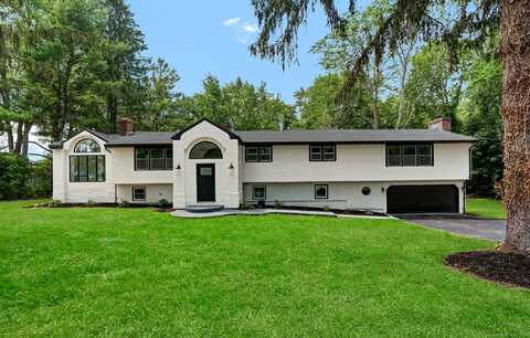 18 Coach Drive, North Branford, CT 06472