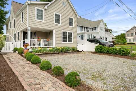 21 Prospect Avenue, East Lyme, CT 06357