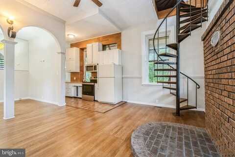 16 RAILROAD PLACE, PENNINGTON, NJ 08534