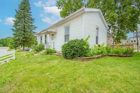 59 Washington Street E, Winterset, IA 50273