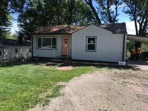 920 Amos Avenue, Des Moines, IA 50315