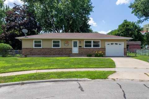 1925 Grant, Dubuque, IA 52001