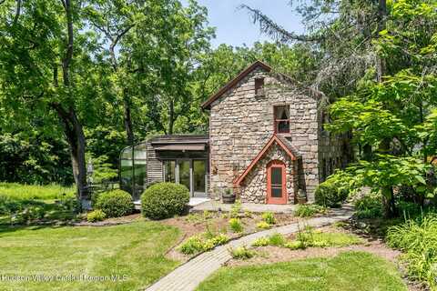1365 Old Post, Esopus, NY 12429