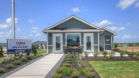 300 Wild Goose Dr, Luling, TX 78648