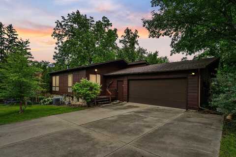 214 Four Seasons Drive, Waterloo, IA 50701