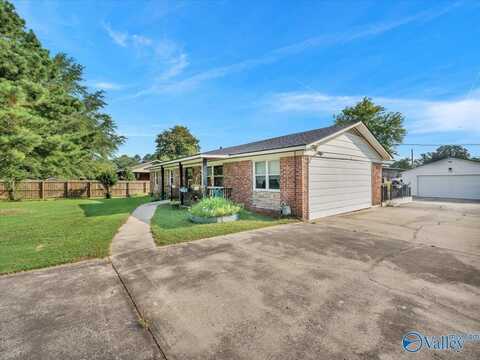 2206 Pinehurst Street SW, Hartselle, AL 35640