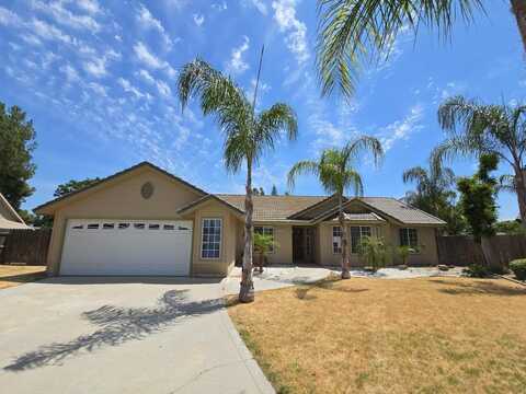 568 Walnut Court, Kerman, CA 93630