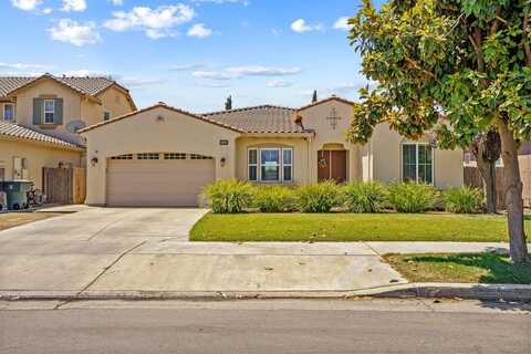 2403 Robin Avenue W, Visalia, CA 93291