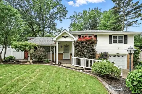 2220 Wakefield Dr, Hermitage, PA 16148