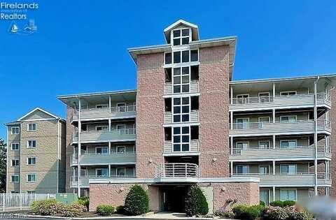 32 Marina Point Drive, Sandusky, OH 44870