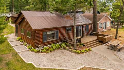 2061 Dreamers Lane, Lewiston, MI 49756