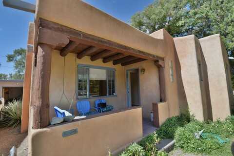 1012 Orchard Place NW, Albuquerque, NM 87102
