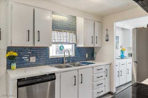 952 Days Lane, North Fort Myers, FL 33917