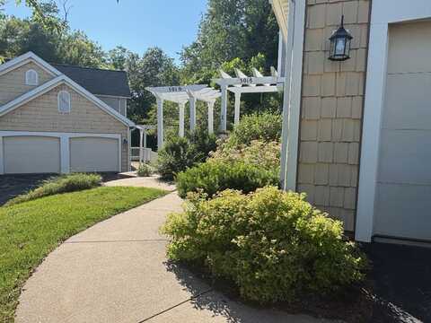 5016 N OAKRIDGE Circle, Erie, PA 16509