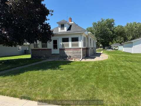 310 W Eleventh St, Wood River, NE 68883