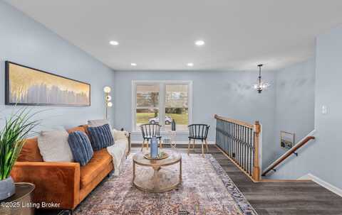 7007 Green Manor Dr, Louisville, KY 40228