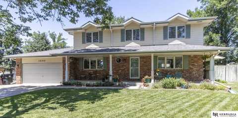 1220 High Plains Circle, Lincoln, NE 68512
