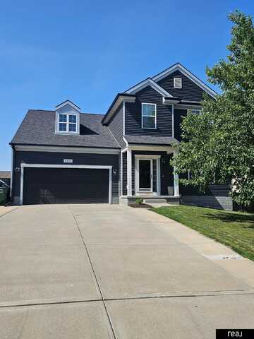 6456 Elm Hurst Drive, Papillion, NE 68157