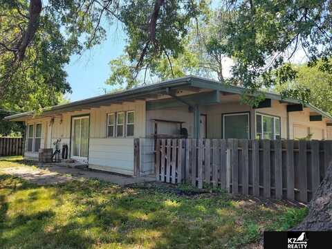 840 Lyncrest Drive, Lincoln, NE 68510