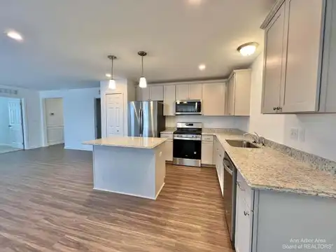 10284 Swan Lake Circle, Ypsilanti, MI 48197