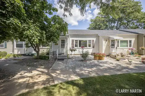1015 Village Lane, Jenison, MI 49428