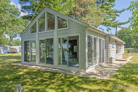5608 El Camino Real Drive, Newaygo, MI 49337
