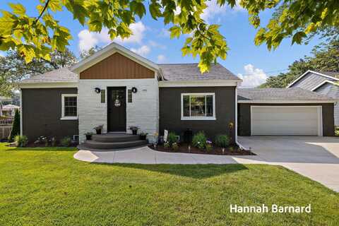 304 Dewitt Lane, Spring Lake, MI 49456