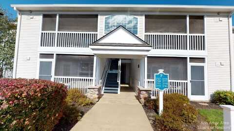 2767 S Knightsbridge Circle, Ann Arbor, MI 48105