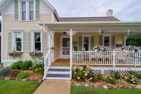 286 5th Avenue, Manistee, MI 49660