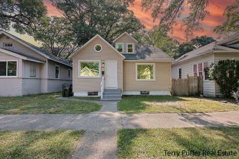 1688 Superior Street, Muskegon, MI 49442