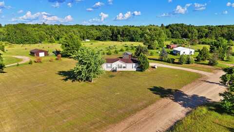 18827 10 Mile Road, Stanwood, MI 49346