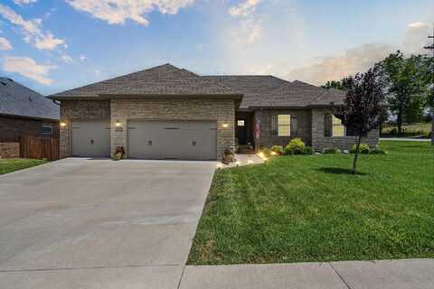 902 N 19th Avenue, Ozark, MO 65721