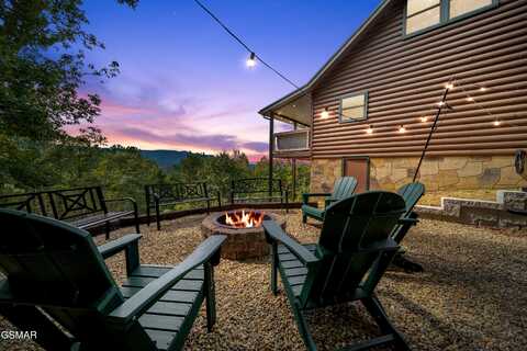 859 Pinnacle Vista Road, Gatlinburg, TN 37738