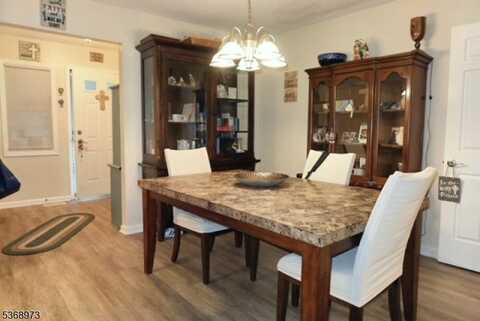 40 Carriage Ln, Newton, NJ 07860