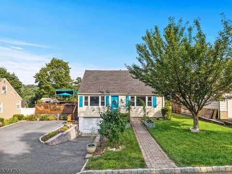 18 Westwood Dr North, West Orange, NJ 07052