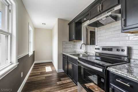 32 Maple St, Somerville, NJ 08876
