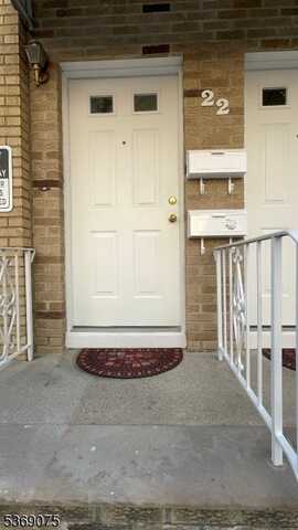 22 E Price St, Linden, NJ 07036